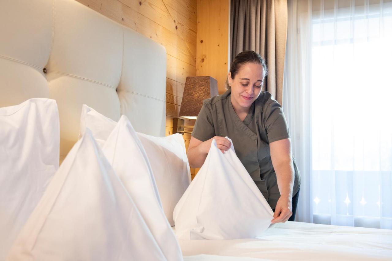 Golfhotel Les Hauts De Gstaad & Spa Exterior foto